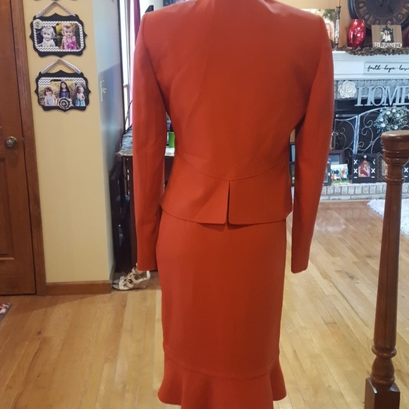 Anne Klein burnt orange 2 piece suit, jacket and s - Picture 5 of 8
